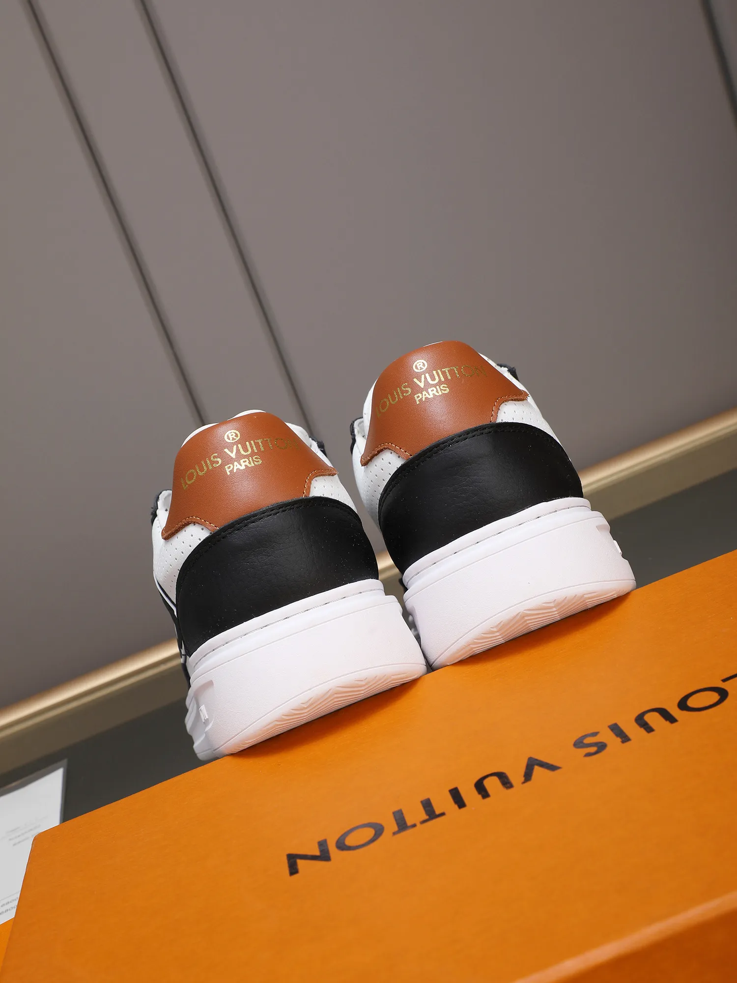 PP420 main model 👍👍👍2025 new LOUIS VUITTON [Luden Yiwei]——LV upper [Lv]🇮🇹Imported first-layer cowhide embossed🇩🇪Inside imported sheepskin lining ➕Non-slip and wear-resistant outsole. Every man's identity is reflected in his elegant and stable upper shoes🚶🏻🚶🏻📯 No matter the wind or rain, the shoe last remains unchanged and can stand the test of time🔍️. ——Code number: 38-44 (45 can be customized)